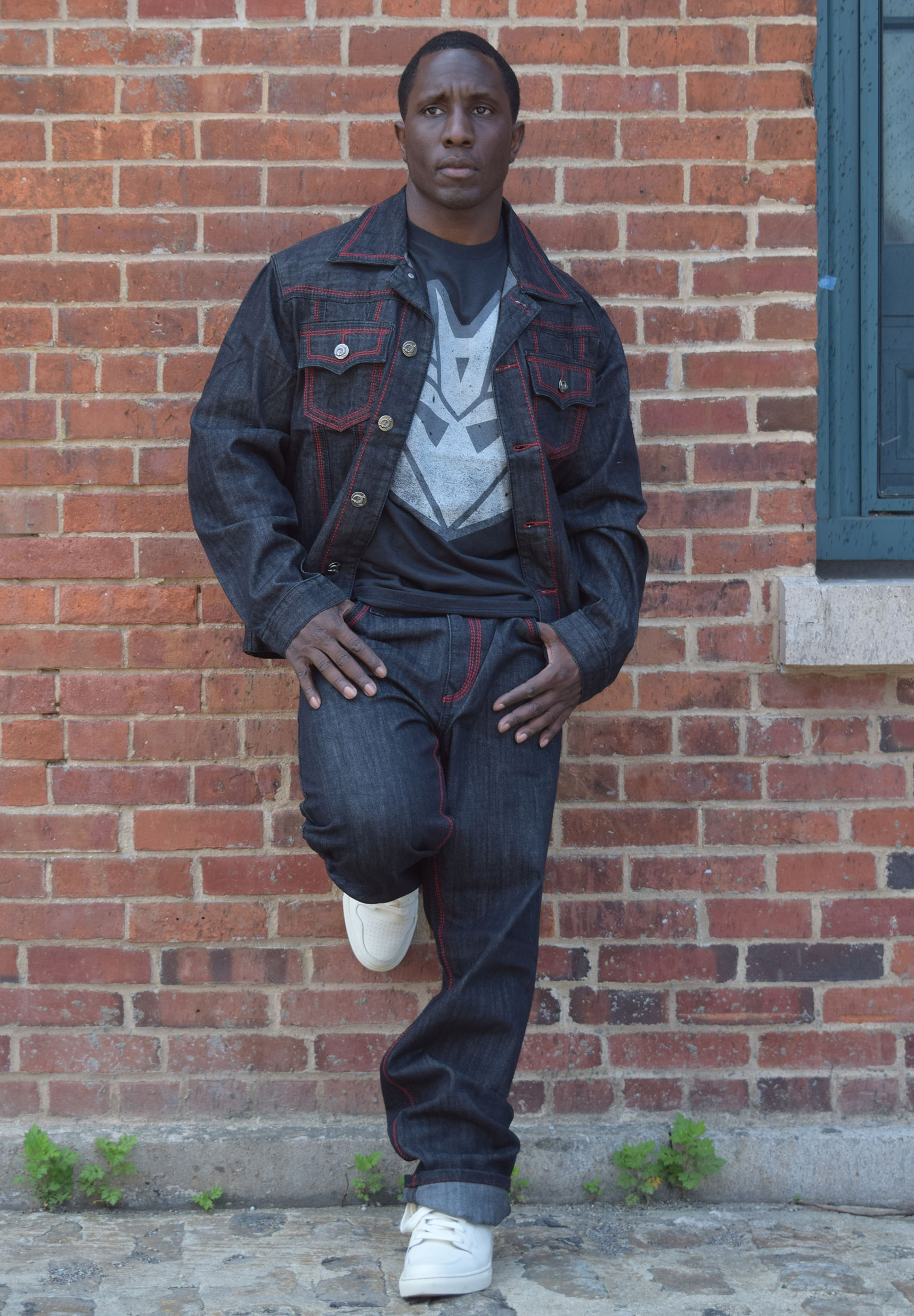 black jeans and jean jacket outfit